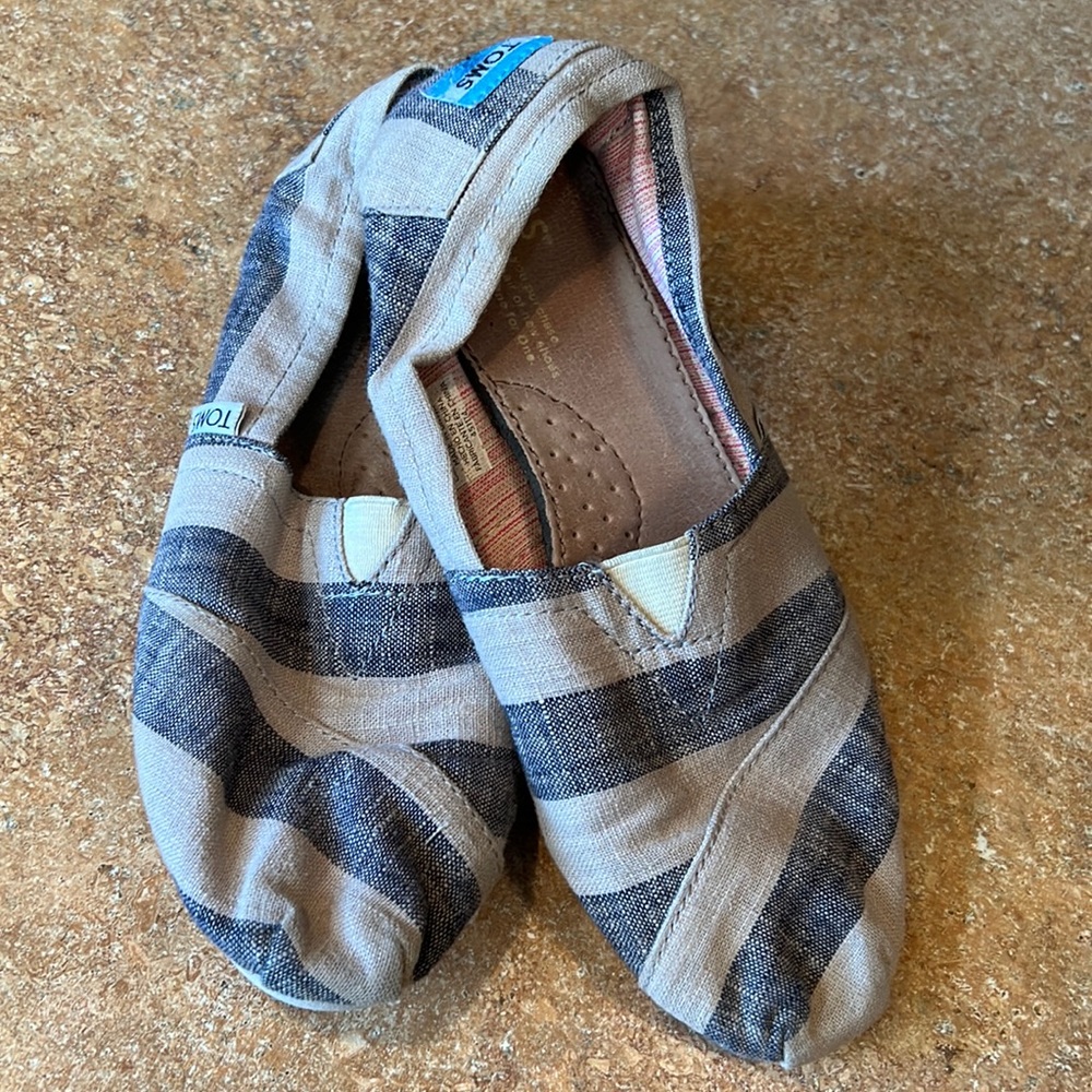 Toms slip ons